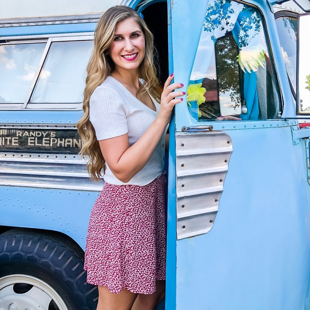 Meet your Posher, Lora